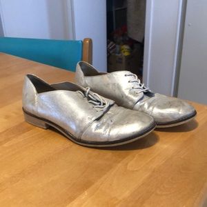 Metallic oxford shoes